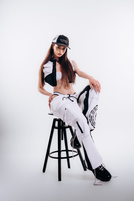 Baseball cap with contrast stitch and embroidery in black and white
